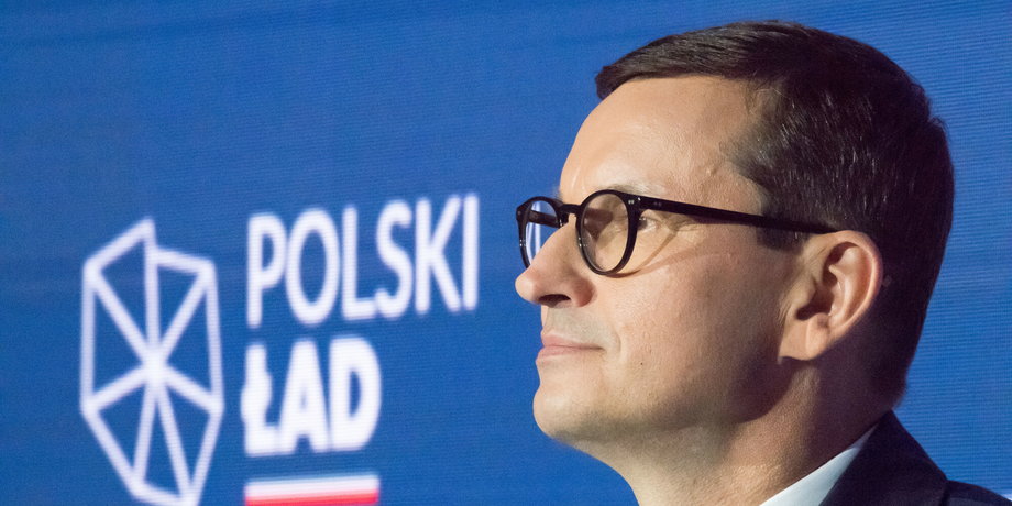 Premier Mateusz Morawiecki podczas wielu konferencji przekonywał o świetności Polskiego Ładu. Na zdjęciu podczas IV Forum Wizja Rozwoju w sierpniu 2021 r. w Gdyni. Eksperci i urzędnicy już nieoficjalnie mówią o konieczności stworzenia "tarczy antyładowej".