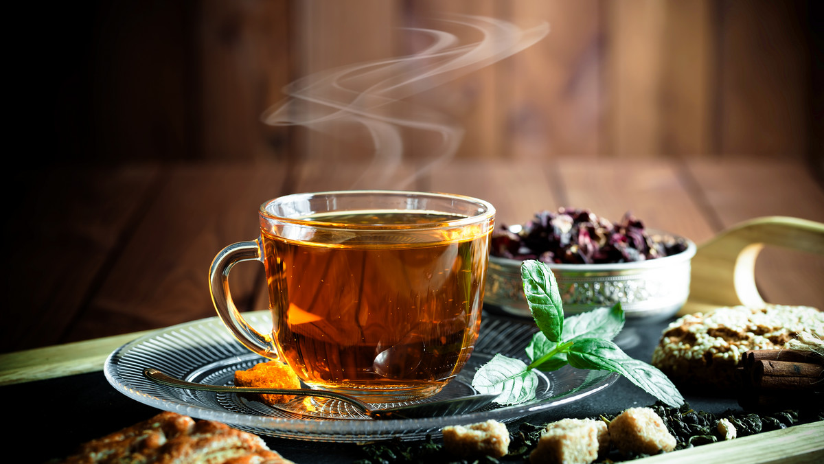 Herbaty wspomagające odchudzanie. Jak działają? Co warto zaparzyć?