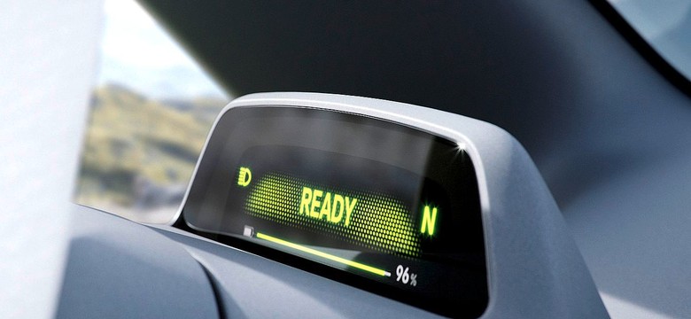 Samochód elektryczny taniej o VAT i bez dopłat na spalinowe. Kierowcy się ucieszą?
