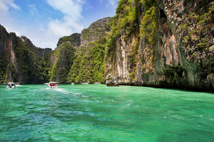 Phi Phi Ley - prawdziwie filmowa wyspa. To właśnie na niej kręcone były sceny z filmu 