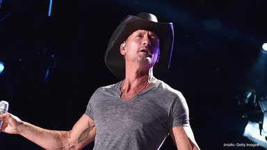 Tim McGraw uderzył fankę na koncercie - Flesz Muzyczny