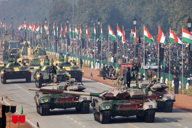 Indie zwiększają zapasy amunicji na wypadek wojny na dwóch frontach - z Chinami i Pakistanem