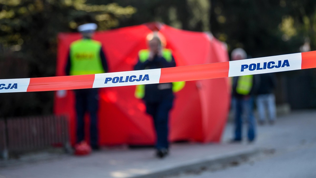 Dramat w Nowej Hucie. Młody mężczyzna spadł z 8 piętra. Przechodził między oknami?