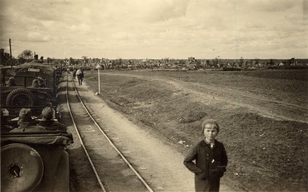 Widok na spaloną wieś, Izbica 1943 r.