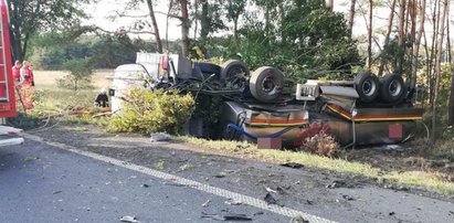 Przerażający wypadek! Zjechał prosto pod tira