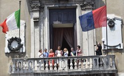 Lot helikopterem nad Etną atrakcją dla żon przywódców G7. I męża Merkel