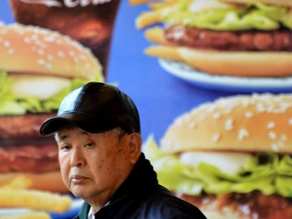 McDonald's Japan Officials Bow In Apology