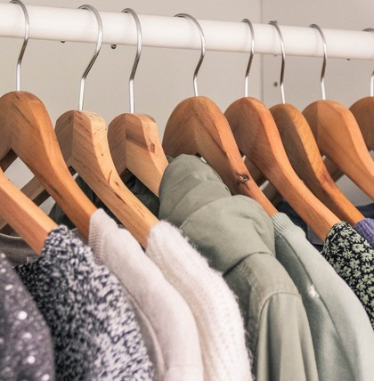 Bei Mode hat jeder seinen eigenen Geschmack. Farben, Materialien und Stilrichtungen, die einem gefallen, können aber durchaus vom Sternzeichen abhängig sein.