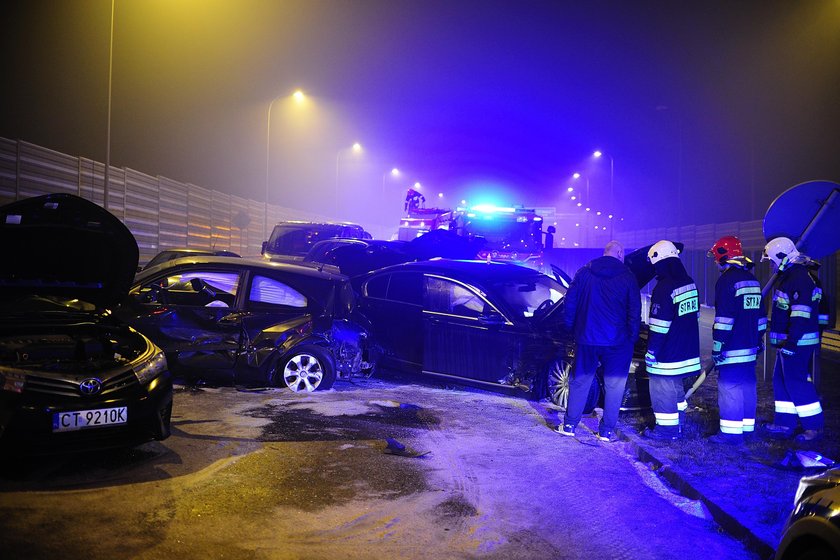 Na sygnale mogą wszystko. Kodeks drogowy ich nie obowiązuje?!