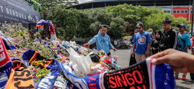 Wzrosła liczba ofiar tragedii na stadionie piłkarskim w Indonezji