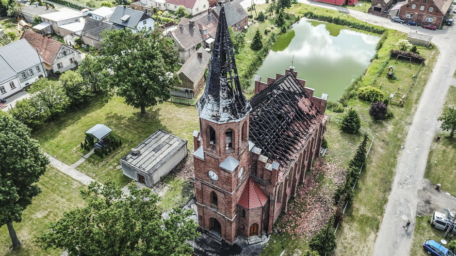 Lutol Suchy - zdjęcia kościoła po pożarze w czerwcu 2019 r.