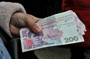 Problem z wymianą hrywien w Polsce: NBP wraz z innymi bankami dążą do rozwiązania