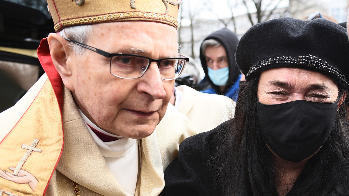 Ewa Krawczyk w ogniu krytyki. Biskupowi nie podoba się... forma żałoby. "Niezrozumienie"