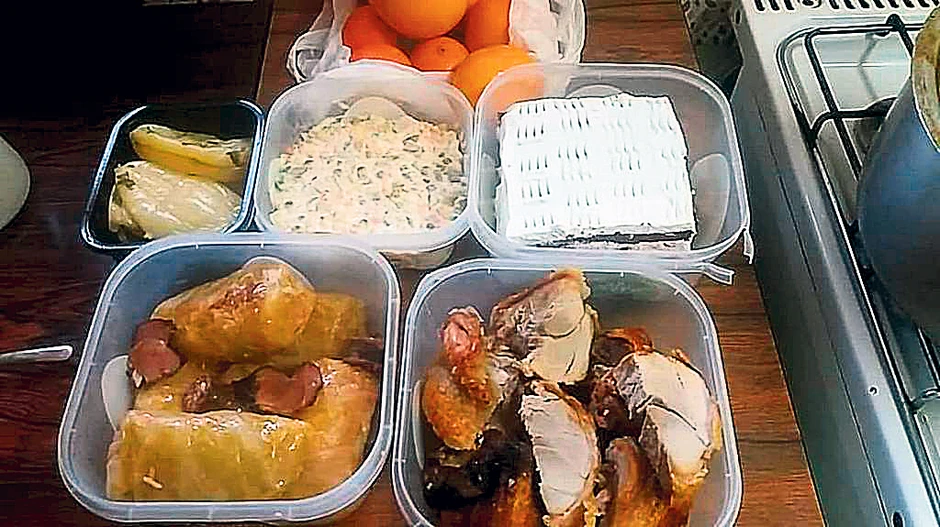 Skupljamo namirnice, spajamo porodice, ako je nekom potreban lek i to nabavimo, upravo danas smo nabavili lek za baku koja je u bolnici. Za svaki problem pokušavamo da nađemo rešenje spajanjem ljudi: Tijana Mijović, administratorka grupe