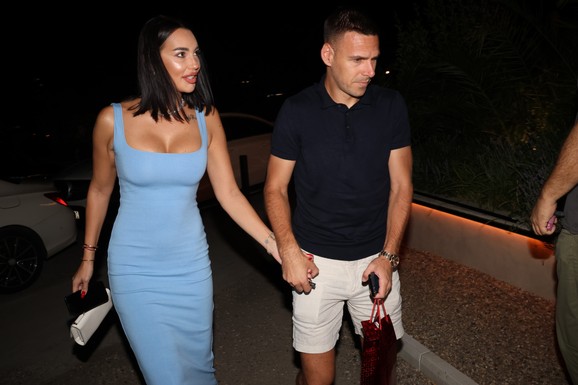 OGROMNA MINI MAUS I BALONI SVUDA PO SOBI Katarina Grujić i Marko Gobeljić slave rođendan ćerki: Naslednica sa krunom na glavi