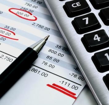 Podatek od nieruchomości <BR><BR> Jeżeli nieruchomość została przeznaczona na prowadzenie statuowej, nieodpłatnej działalności, jest to zwolnione z podatku. Jeżeli działalność jest odpłatna zastosowanie mają stawki maksymalne  od metra kwadratowego określone przez przepisy.