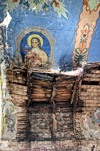 Sosnowiec. Opuszczona kaplica w dzielnicy Milowice wykorzystywana przez lata jako magazyn sklepu