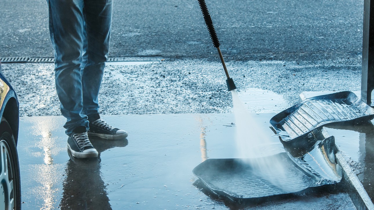 Takto vyčistíte gumové koberčeky a zbavíte sa zápachu!