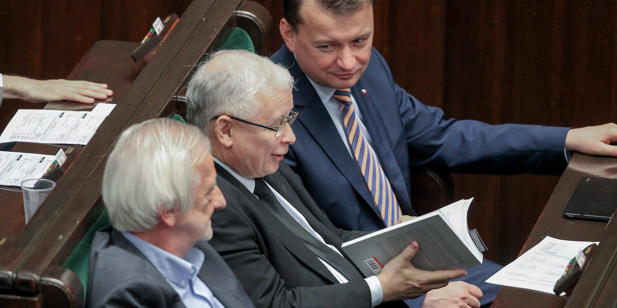 Co Kaczyński czytał podczas obrad Sejmu? Nie uwierzycie!