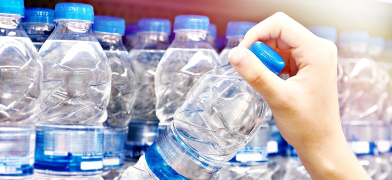 Szokujące wyniki badań wody mineralnej. Zawiera nie tylko metale ciężkie