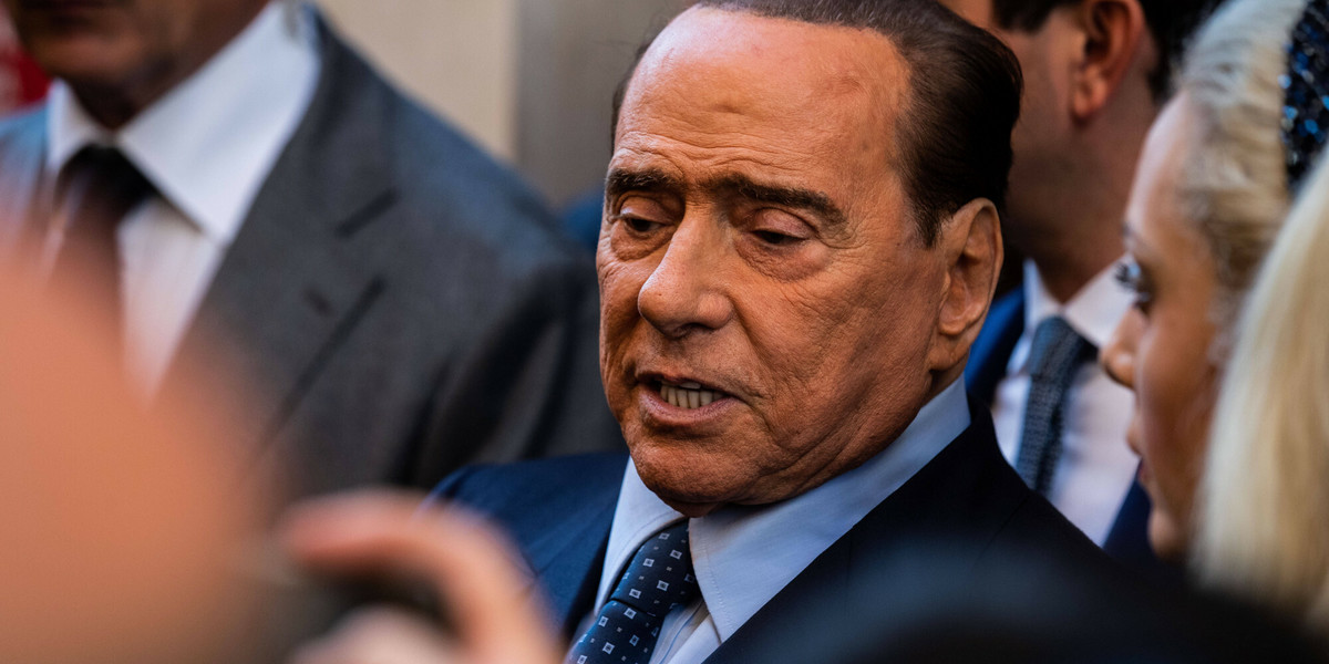 Silvio Berlusconi zmarł 12 czerwca w Mediolanie w wieku 87 lat.