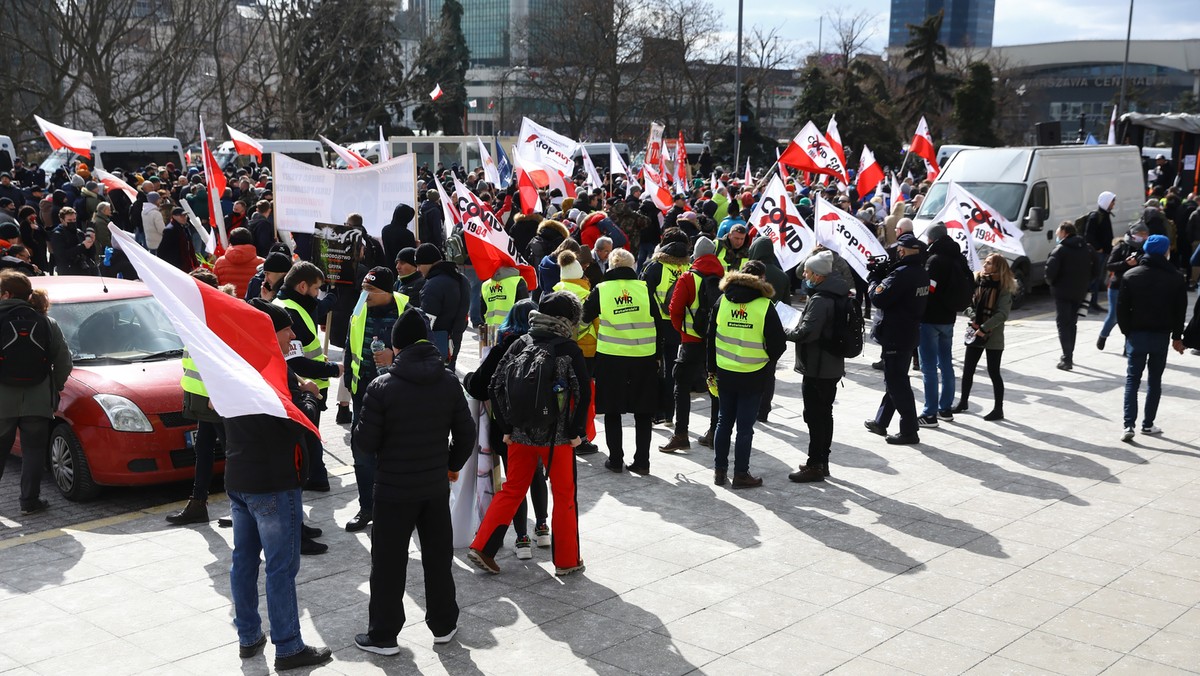 Warszawa: zgromadzenie przeciwników obostrzeń szybko zostało rozwiązane