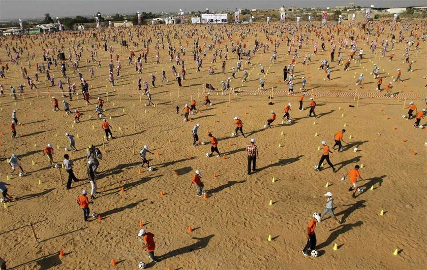 Palestyńskie dzieci bija rekord świata w podbijaniu piłki