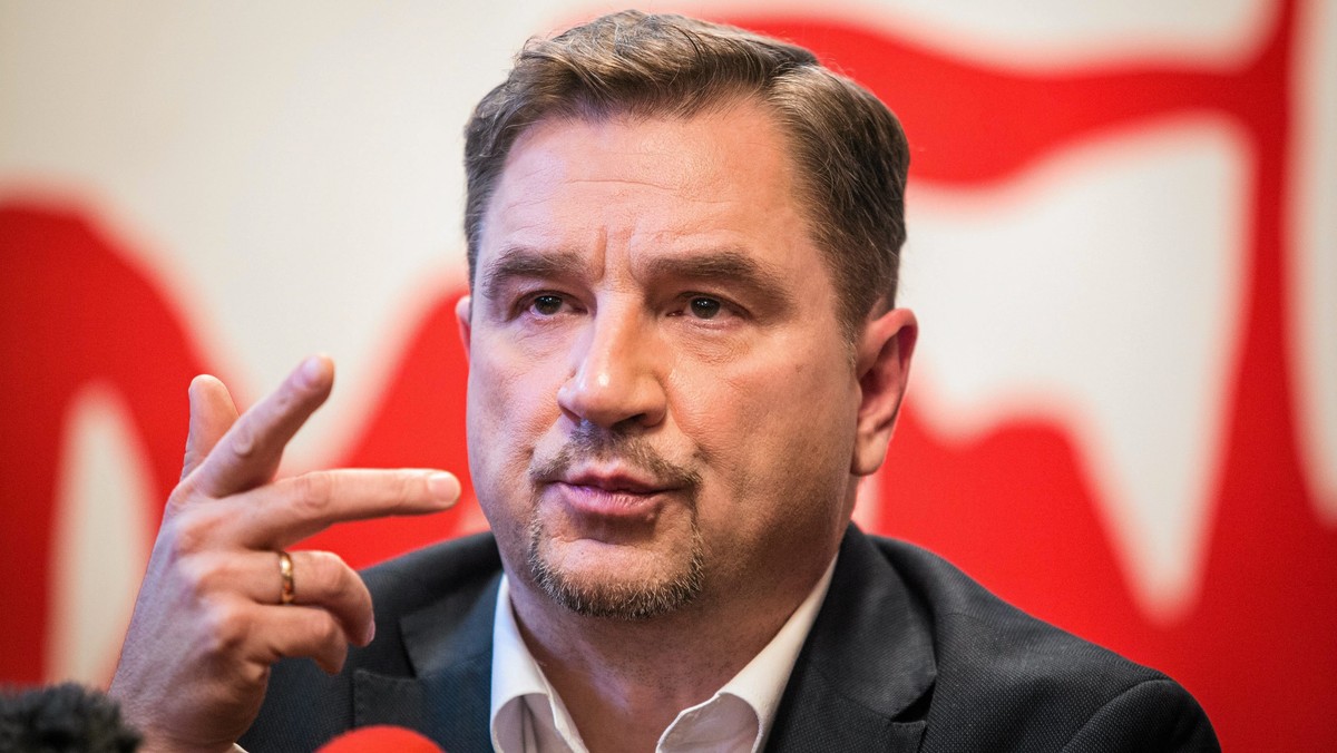 - To są trudne chwile dla naszego kraju, dla "Solidarności" i prezydent Wałęsa musi się z tym zmierzyć. To nie jest moment, w którym powinni się wypowiadać politycy. Im mniej, tym lepiej. To jest sprawa dla badaczy, historyków - powiedział w programie "Gość poranka" w TVP Info Piotr Duda. Lider "Solidarności" dodał, że sobotnia manifestacja świadczy o tym, że KOD traktuje Wałęsę jako przedmiot i chce go wykorzystać politycznie.