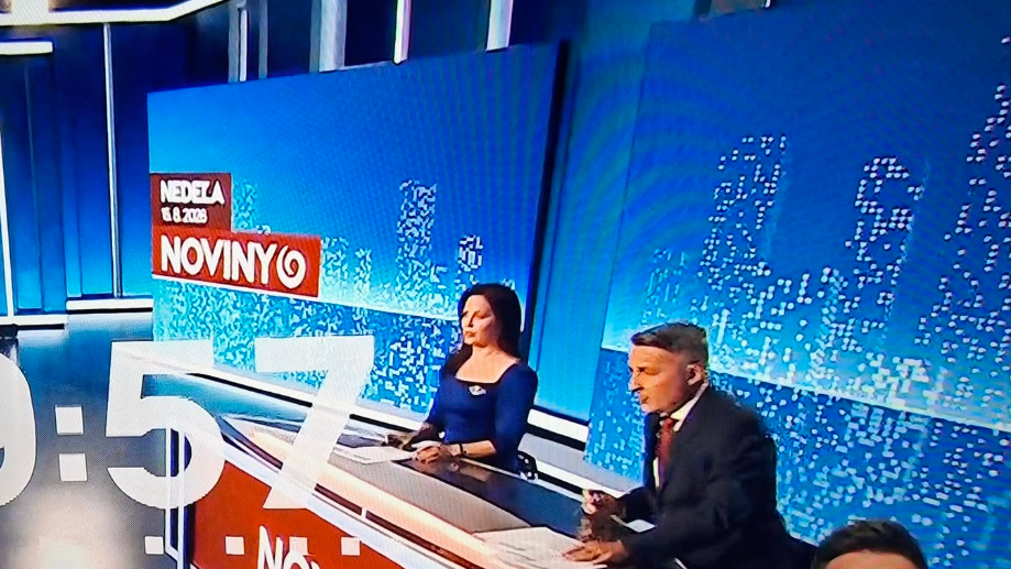 Ľuboš Sarnovský moderoval v trenírkach.