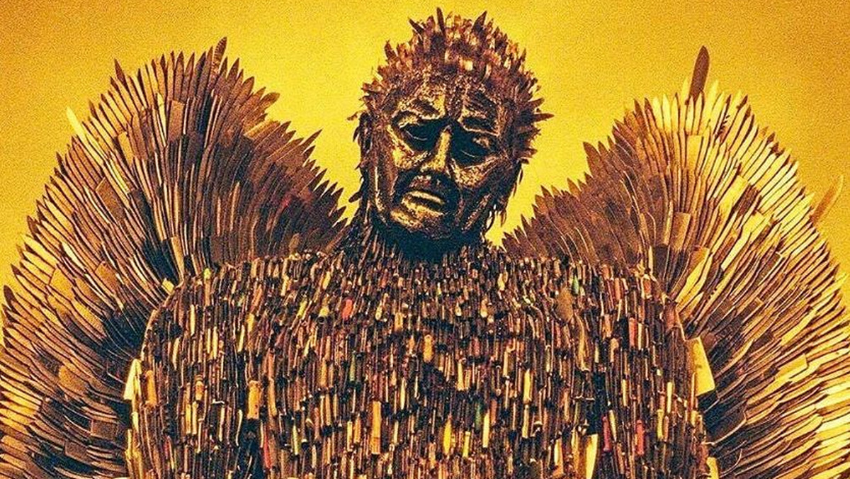 Olbrzymia rzeźba anioła, "Knife Angel", zrobiona z ponad 100 tysięcy noży autorstwa Alfie'go Bradleya prawdopodobnie stanie w centrum Londynu, by zamanifestować brak społecznej zgody na przemoc. Powstała z zarekwirowanych przez policję w Wielkiej Brytanii noży. Do akcji zbierania materiału potrzebnego do powstania monumentu zaangażowały się aż 43 komisariaty policji. W swoim dziele Bradley chciał wskazać, że społeczeństwo zapomina o niebezpieczeństwie, jakie płynie z przemocy bronią białą, a w szczególności nożami, które każdy z nas ma w domu.