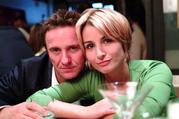 Paweł Wilczak i Joanna Brodzik w serialu "Kasia i Tomek" (2002)
