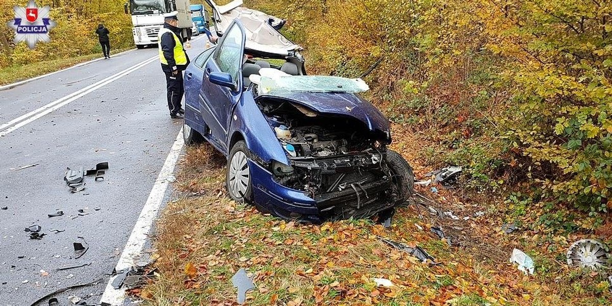 Lubelskie: Zderzenie auta i busa drużyny piłkarskiej. Jest ofiara