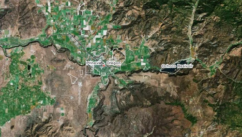 Prineville - dobre 150 mil od Portland, ale Facebookowi to nie przeszkadza... Google Maps.