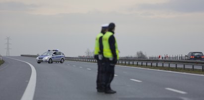 Wyzłośliwiał się na drodze, chciał dać nauczkę. Kierowca bmw sam skończył w rowie