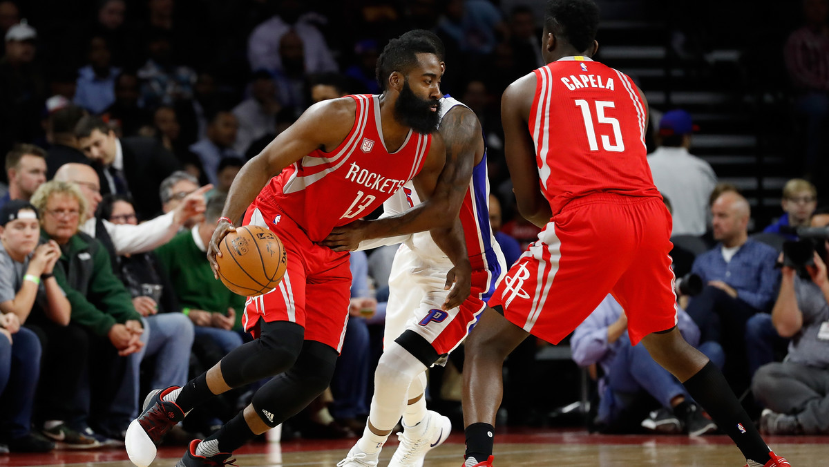 Houston Rockets aż 50-krotnie próbowali szczęścia w rzutach za trzy punkty przeciwko Sacramento Kings. To rekord NBA. Powiodło się im w mniej niż połowie przypadków (21/50), ale i tak Rakiety wygrały z Królami 117:104.