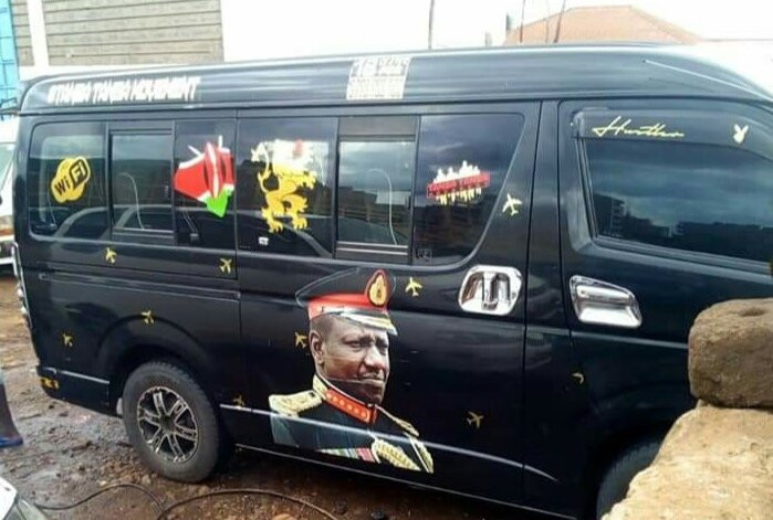 Matatu bearing photo of DP William Ruto in Commander-in-Chief uniform (Twitter) 