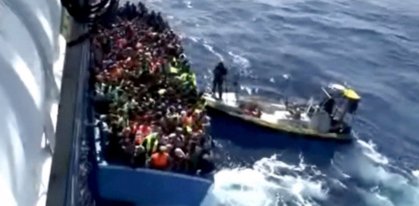 Australia płaci przemytnikom za zawracanie łodzi z emigrantami?