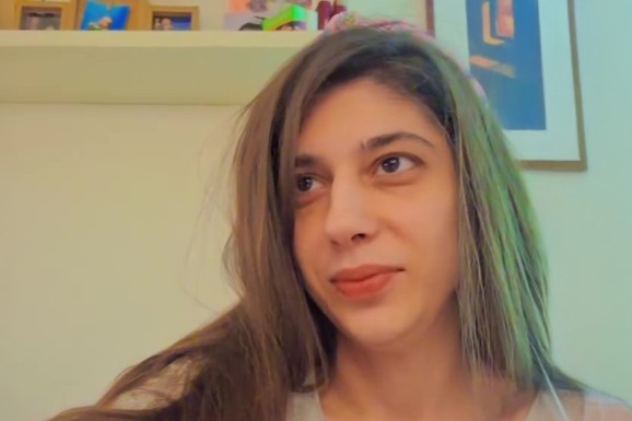 (VIDEO) POSLE RAZVODA OD FATALNOG KOLEGE, NAŠA GLUMICA PODELILA SNIMAK SA ĆERKOM Mala Vasilija sređuje kosu mami, hoće i da je šminka: "Virus treći dan, uzeo je maha, kozmetički ili frizerski?"