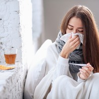 Megfázott? Ezek a gyógynövények, vitaminok és ételek segítenek