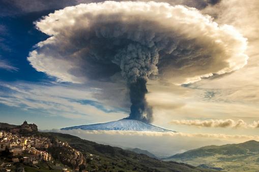 Wybuch wulkanu Etna.