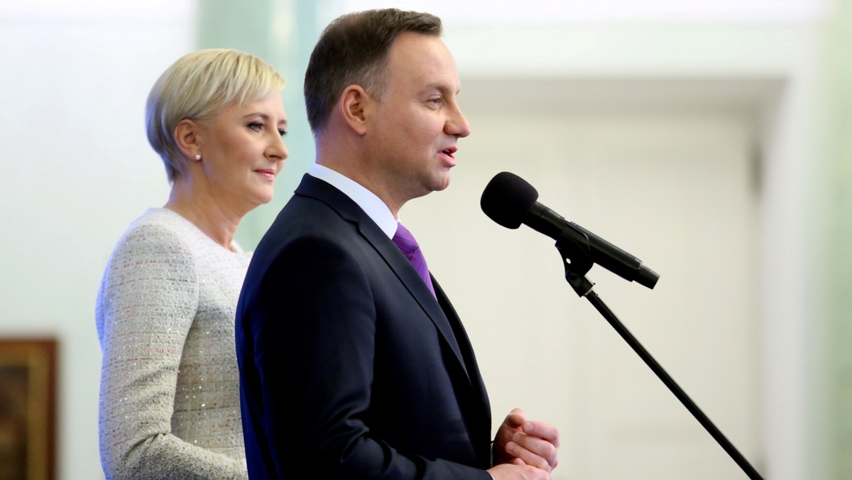 Akcje pomocowe dla Polaków na Wschodzie docierają do ludzi, którzy zasłużyli na solidarność i pamięć - powiedział prezydent Andrzej Duda. Pierwsza dama Agata Kornhauser-Duda zachęcała do udziału w akcji wielkanocnej skierowanej do polskich rodzin w obwodzie żytomierskim na Ukrainie.