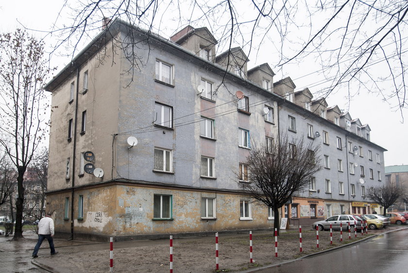 Budynek przy ul. Głowackiego w Bytomiu, gdzie mieszkańcy czekają na centralne