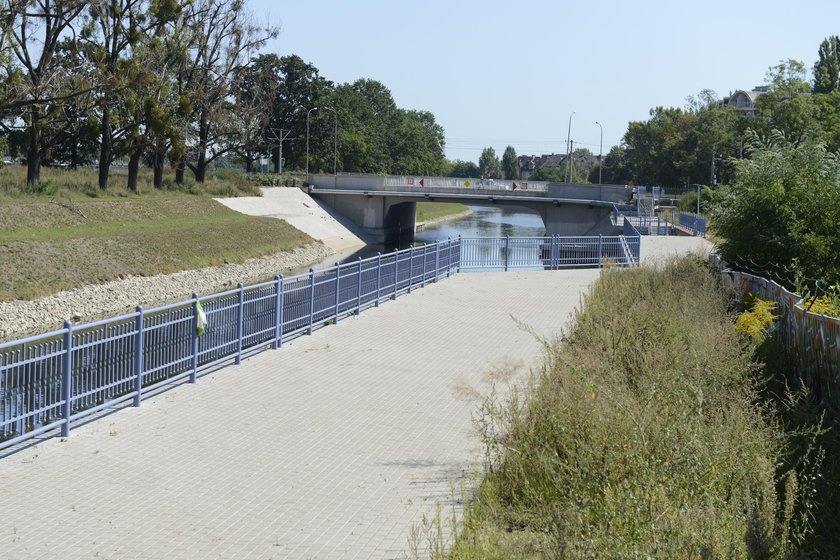 Promenada w pobliżu Browaru Piastowskiego