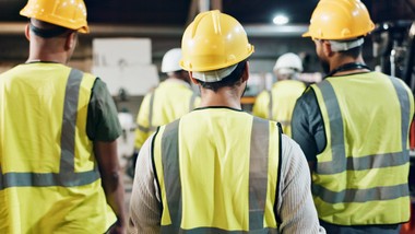 w polsce zabraknie budowlańców? prawo utrudnia lub uniemożliwia prakty