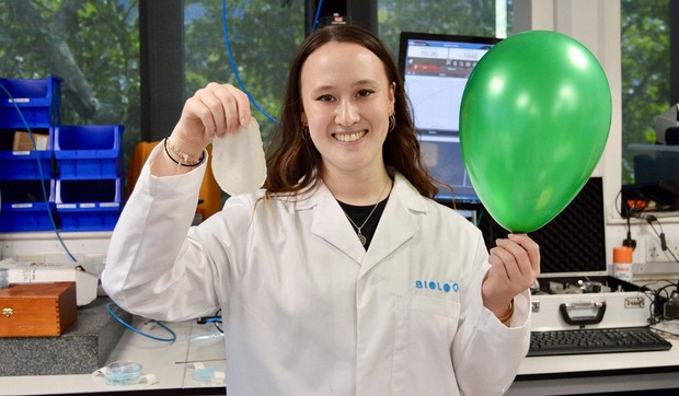 Gumeni materijal koji su istraživači koristili da naprave biorazgradivi balon | Foto: BBC