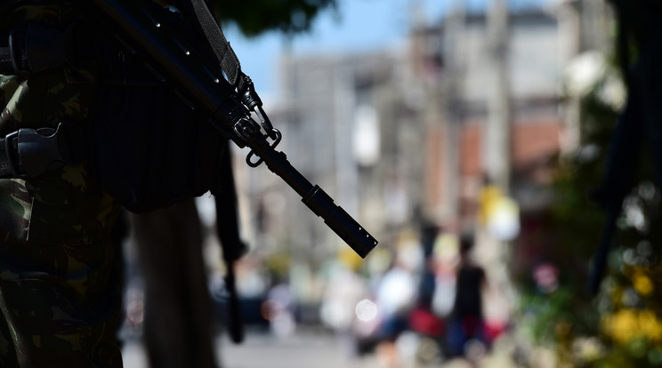 Fegyveresek vigyáznak a városlakókra - nem mindig sikerült / Fotó: AFP