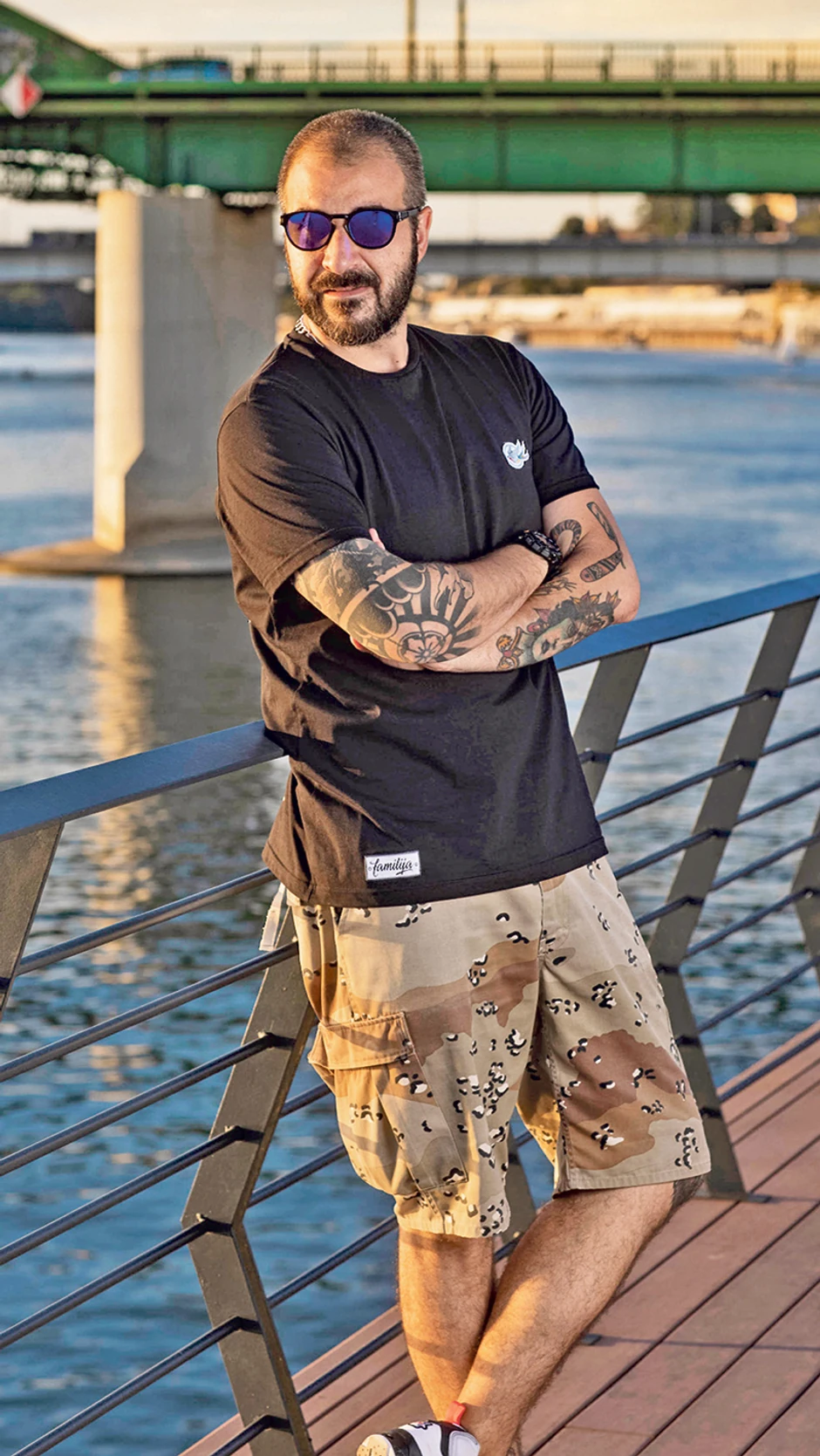 Bivoli ne vole da vide svoj odraz u staklu, jer mogu da se uplaše, te je bila dobra ideja što ih je Andrej snimao dronom