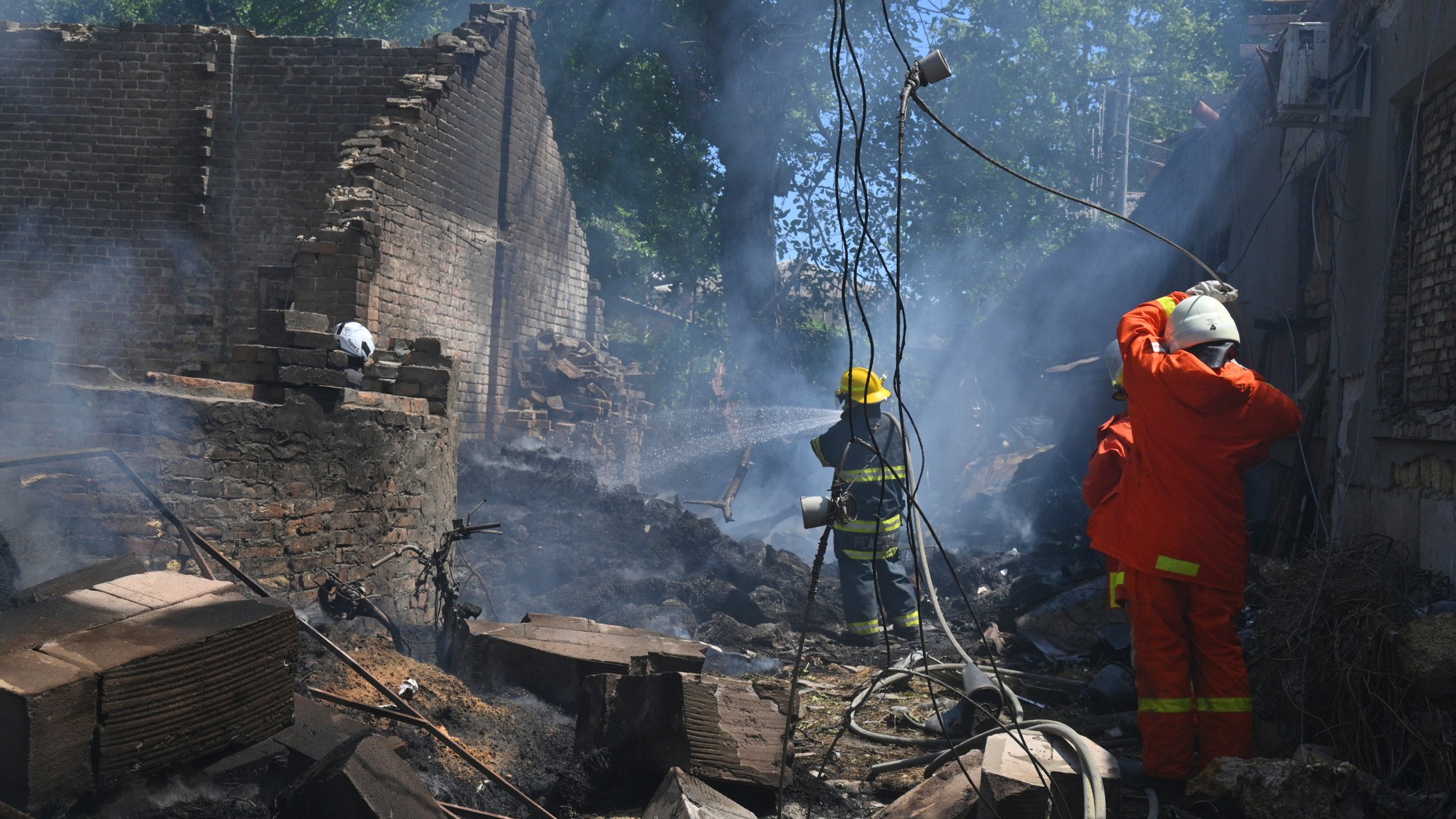 Dronové útoky v juhoukrajinskom prístavnom meste Odesa si v piatok vyžiadali najmenej 11 zranených a spôsobili veľké materiálne škody.
