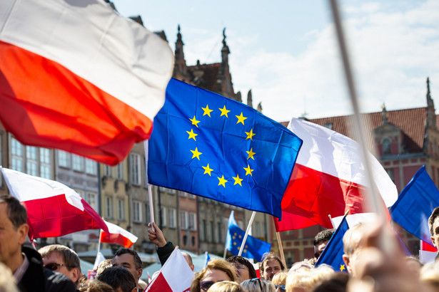 Polska i UE flagi
