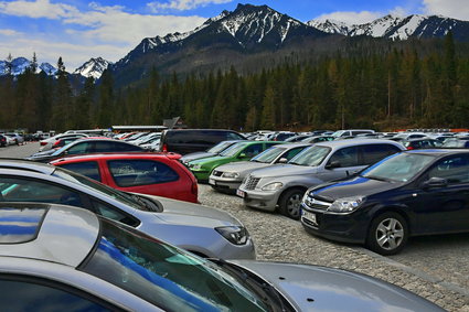 Koszmar kierowców pod Morskim Okiem. Nawet 75 zł za parking